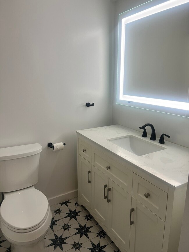 Building Photo - 88 W Schiller St