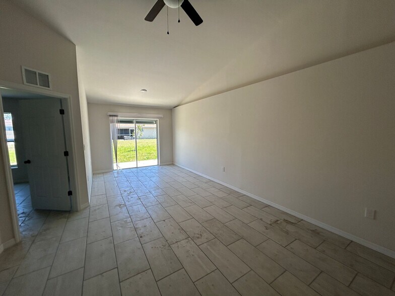 Building Photo - Coming Soon  Newer  3/2 Duplex -1 car garage