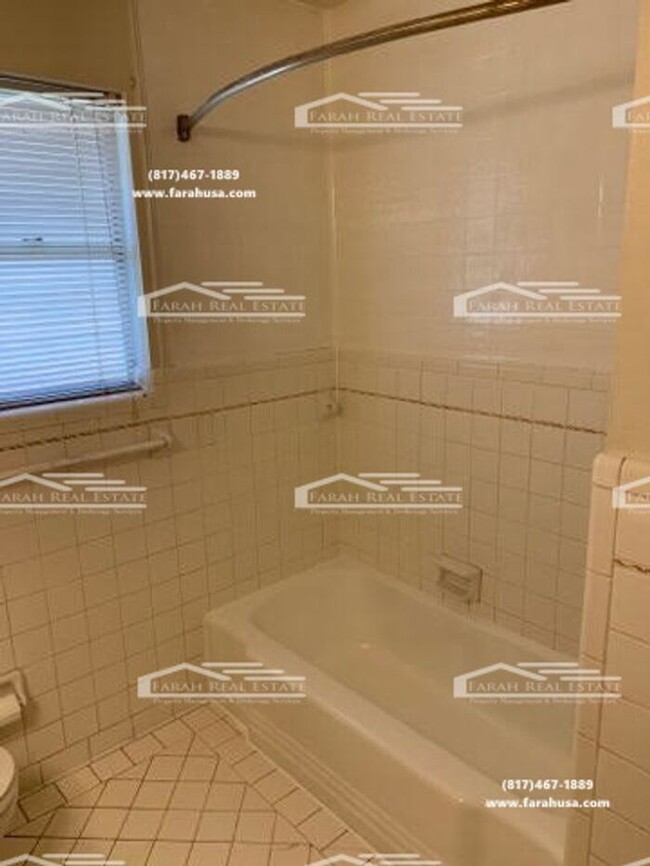 Building Photo - Spacious 4/2 House located in Fort Worth
