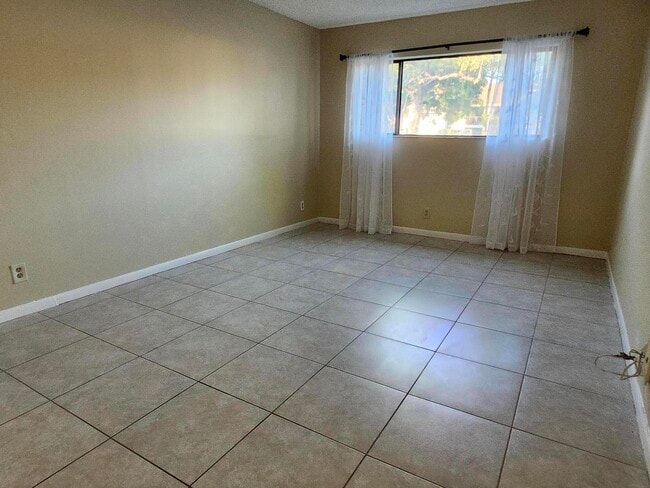 Building Photo - 545 Trace Cir