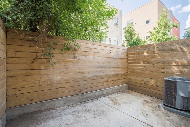 Building Photo - 1618 N Sydenham St