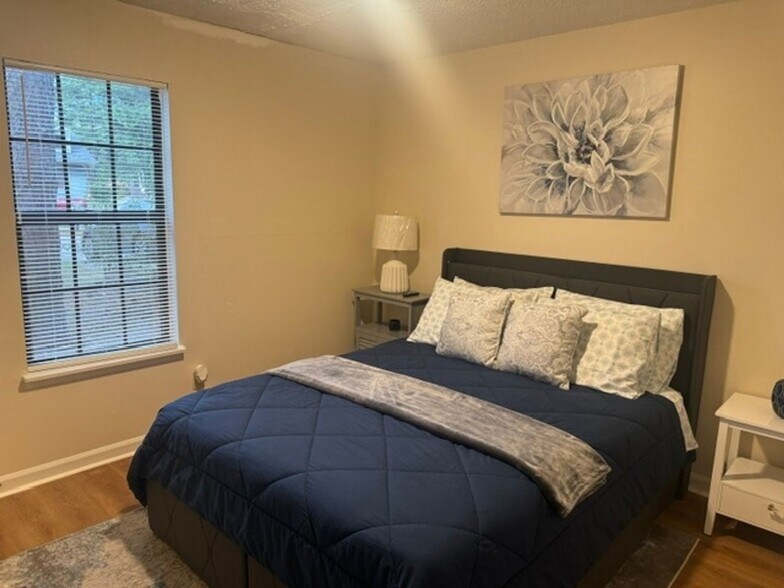 Building Photo - 8263 Canyon Forge Dr