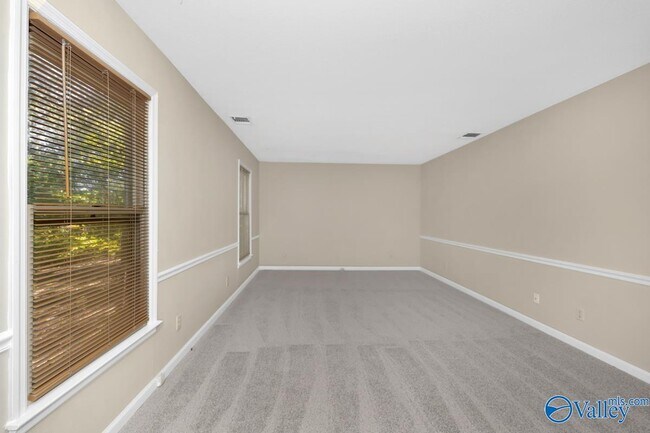 Building Photo - 2048 Woodlawn Dr SW