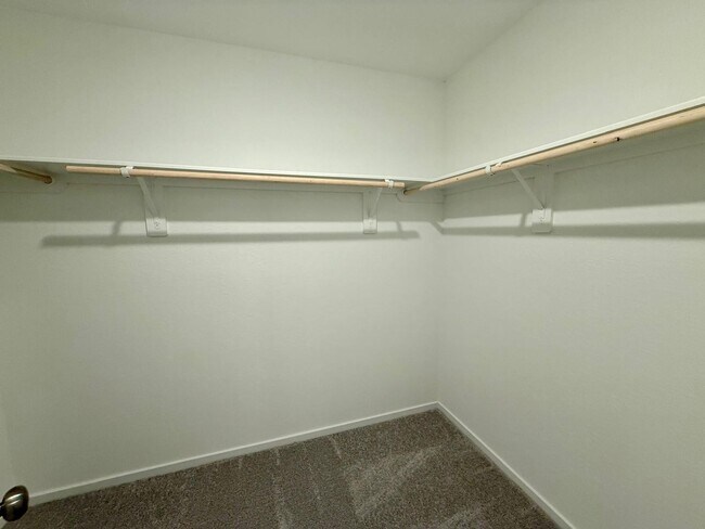 Building Photo - 10914 Silver Canoe Dr