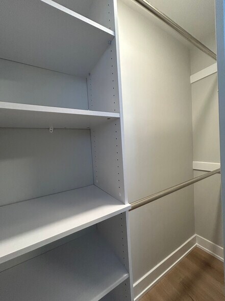 Building Photo - 540 W Aldine Ave