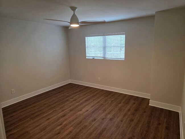 Building Photo - 806 Park Lane