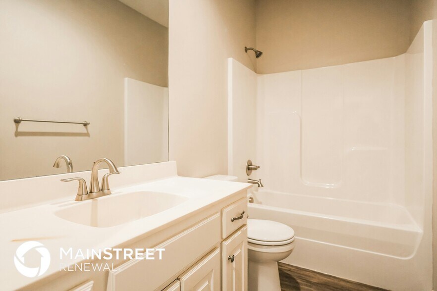 Building Photo - 203 NE Katie Ct