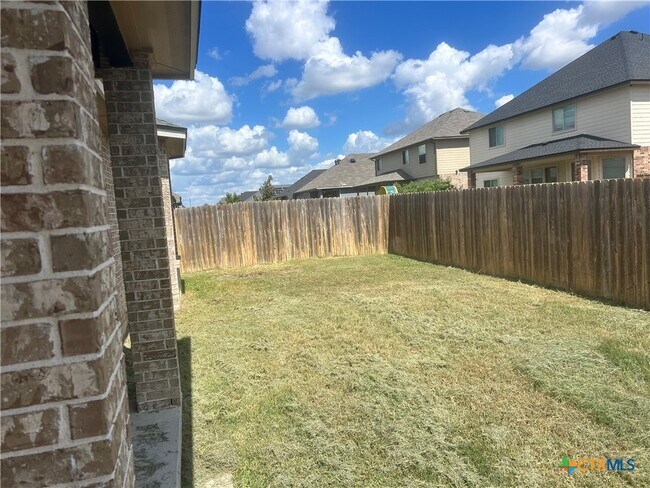 Building Photo - 1203 Kiskadee Branch Dr