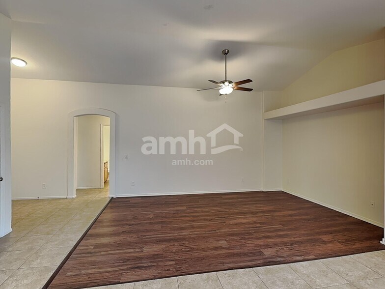 Building Photo - 14943 N 133rd Ln