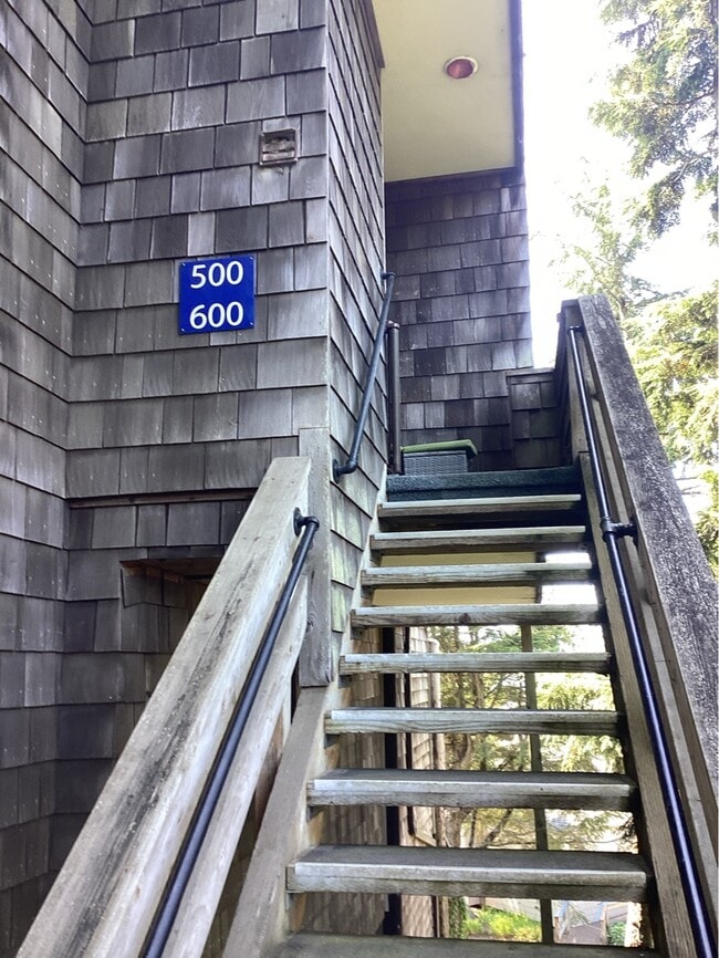 Building Photo - 1000 SE Bay Blvd.