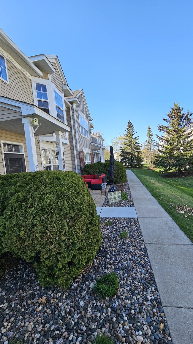 Building Photo - 10991 Oak Grv Cir