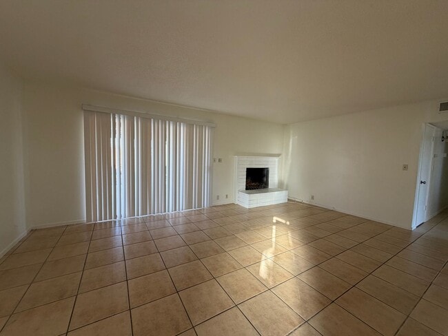 Building Photo - Spacious 3 Bedroom 2 Bathroom House For Rent