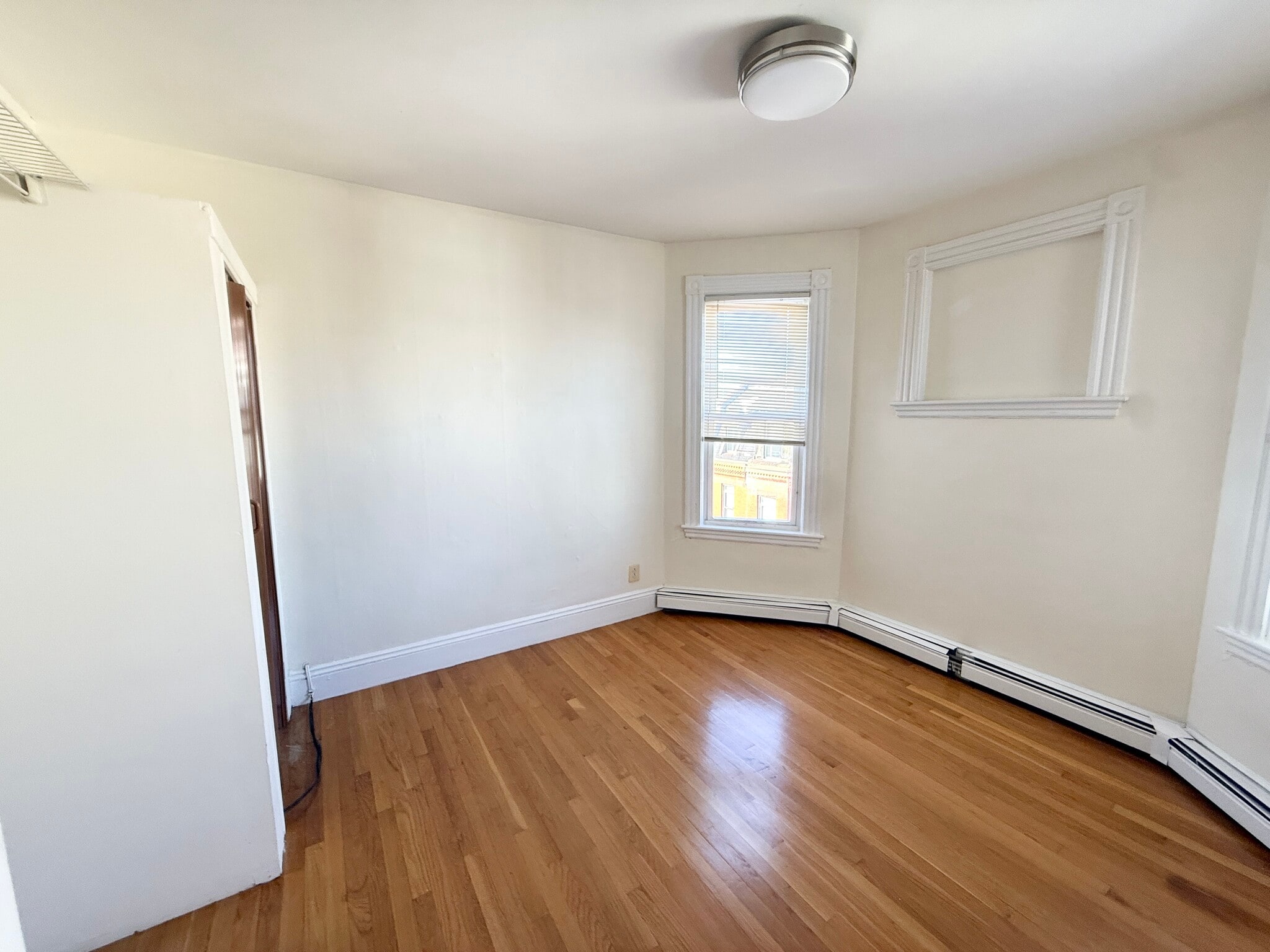 Building Photo - 144 Hillside St