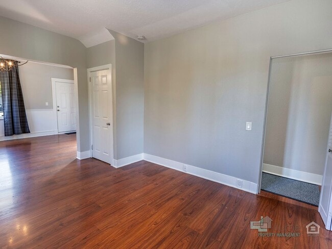 Building Photo - Charming 2-Bedroom Home with Private Yard ...