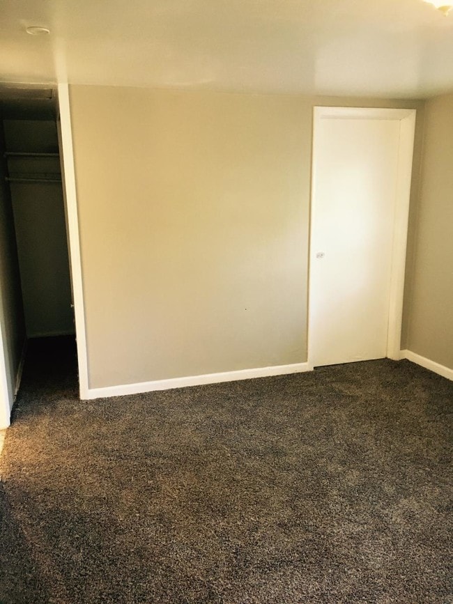 Building Photo - 4022 E 68th Terrace