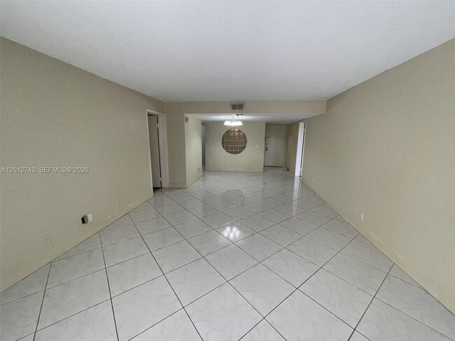 Building Photo - 491 Racquet Club Rd