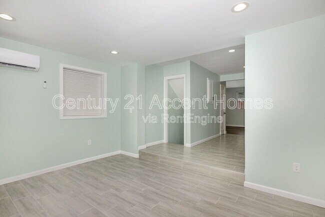 Building Photo - 2508 Larry Ave
