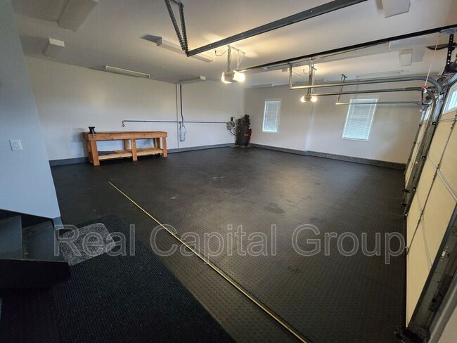 Building Photo - 40 Haywood Ln
