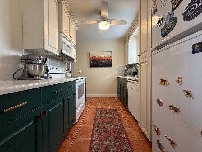 Building Photo - Modern Comfort in the Heart of West Jordan...
