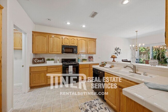 Building Photo - Gorgeous Home in Beautiful Folsom Community