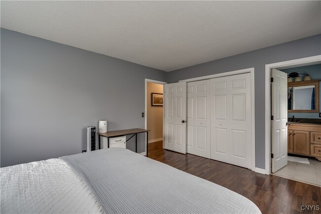 Building Photo - 467 Barben Ave