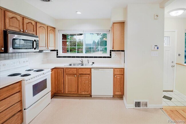 Building Photo - 11809 Meteor Dr