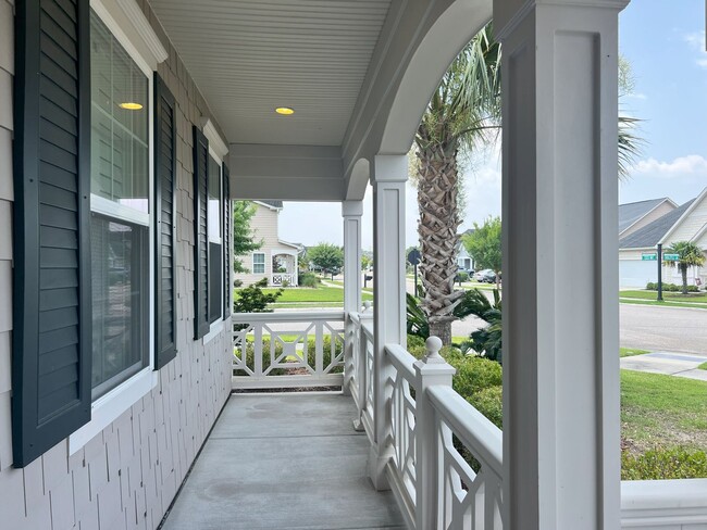 Building Photo - MARKET COMMON - 3 BEDROOM, 2.5 BATH HOME A...