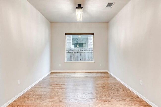 Building Photo - 2916 Zelma Dr