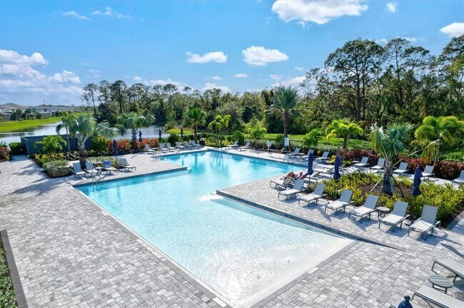 Building Photo - 16235 Pine Mist Dr