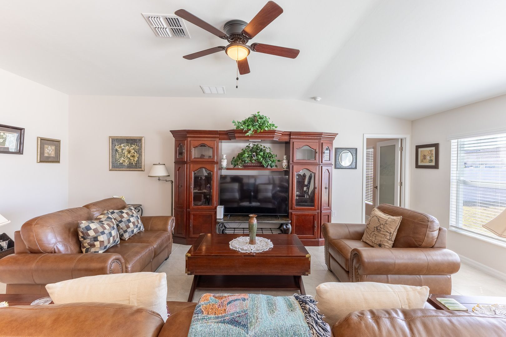 Building Photo - Move-In Ready 4-Bedroom Home with Modern Furnishings in Rotonda West