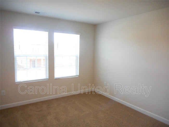 Building Photo - 843 Windage Wy
