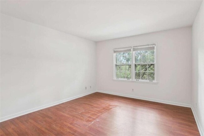 Building Photo - 73 Montre Square NW