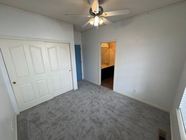 Building Photo - Quiet Home on Cul-De-Sac Available now!!