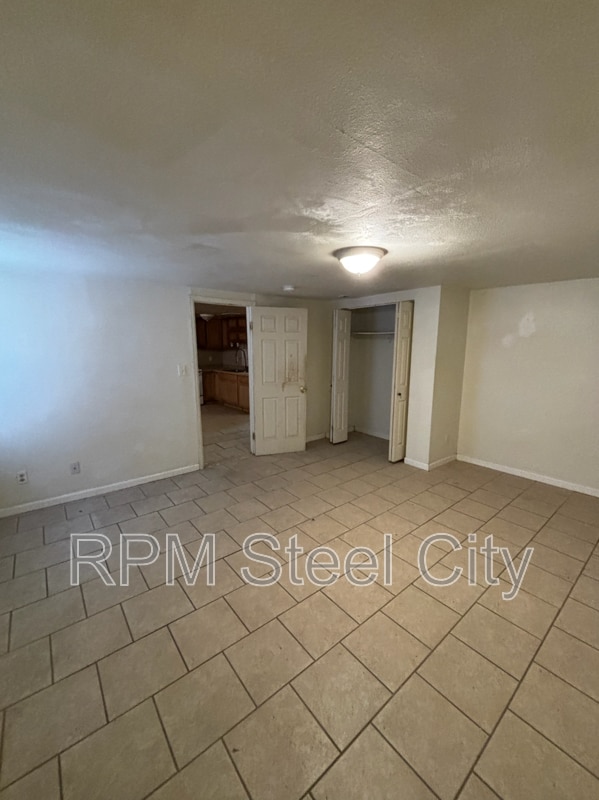 Building Photo - 511 W 12th St