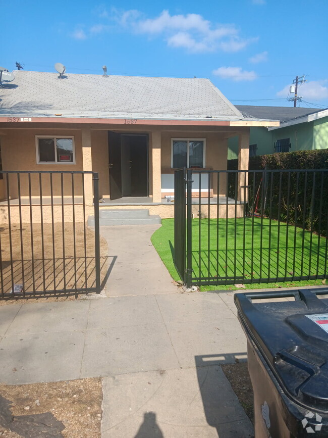 Building Photo - 1537 W 58th Pl