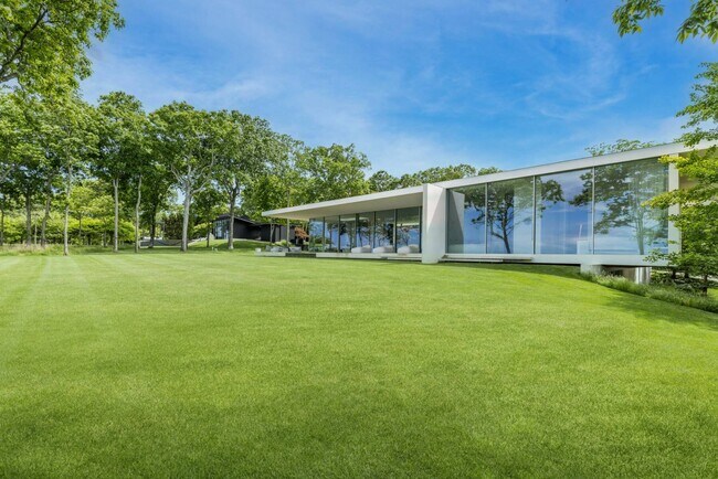 Building Photo - 20-22 Hedges Banks Dr