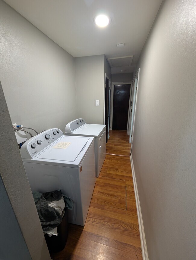 Building Photo - 7921 Kammerer Ave