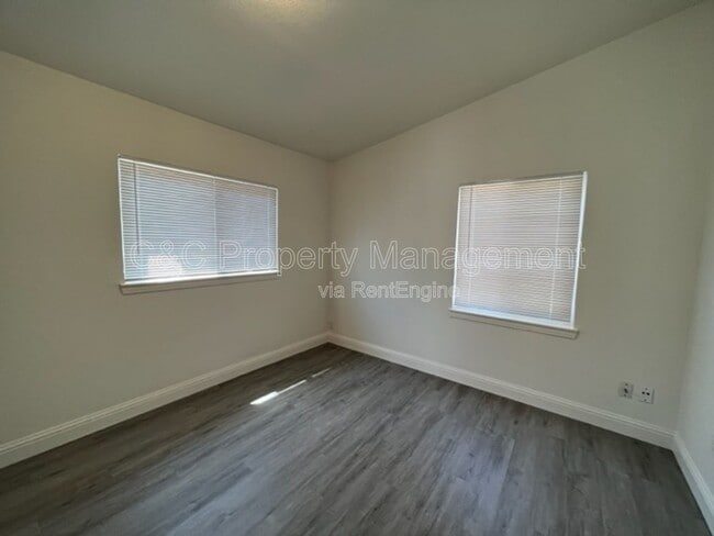 Building Photo - 2119 E Griffith Way