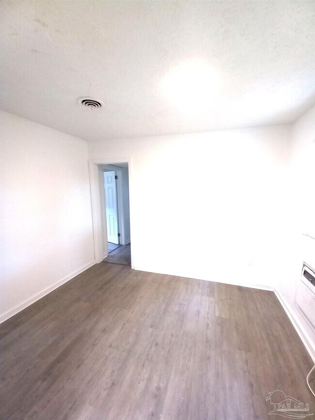 Building Photo - 113 Berkley Dr