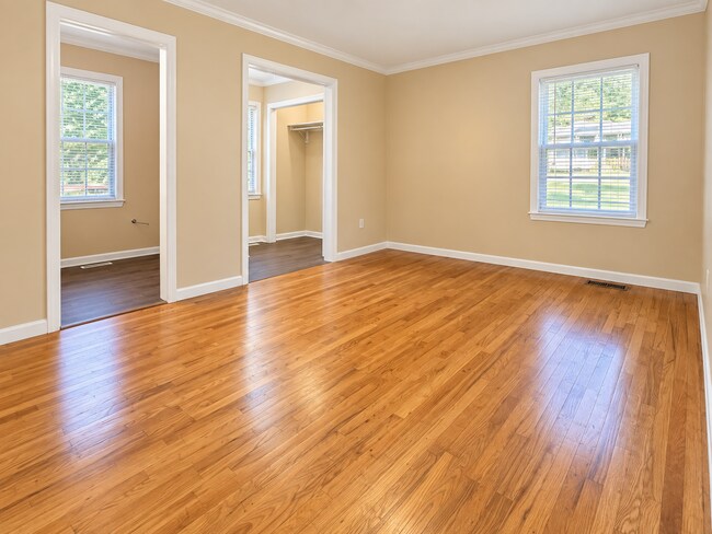 Building Photo - 1205 Fairway Dr SW
