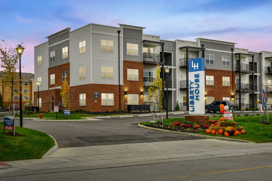Liberty House Move In Specials! 7450 Vantage Dr Columbus OH 43235