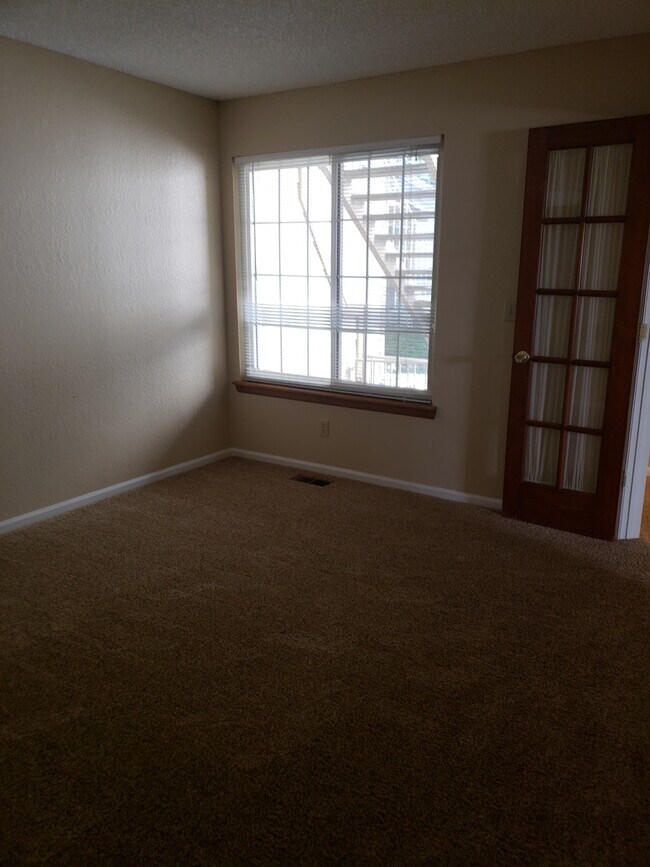 Building Photo - 6076 Gunbarrel Ave