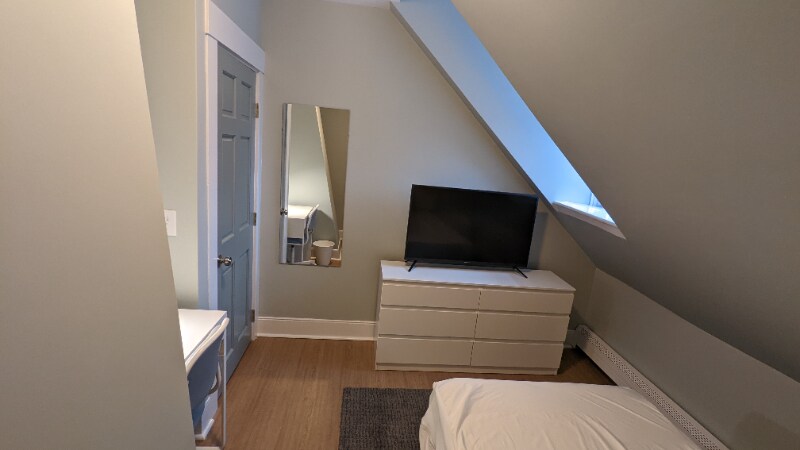 Building Photo - 206 Bayview Ave