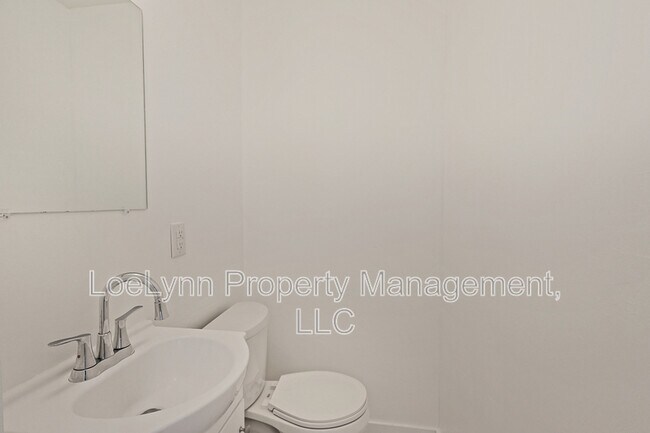 Building Photo - 505 B St