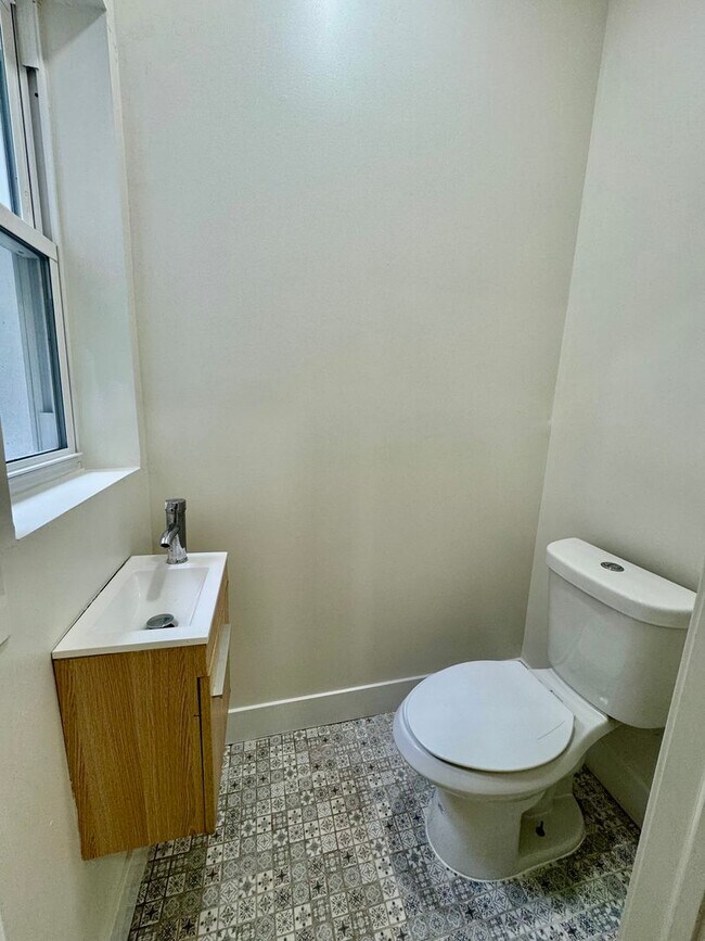 Building Photo - Recently Renovated Home in One of Philadel...