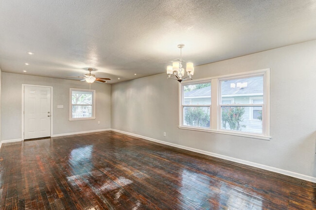Building Photo - Remodeled Retreat w/ Covered Patio, Front ...