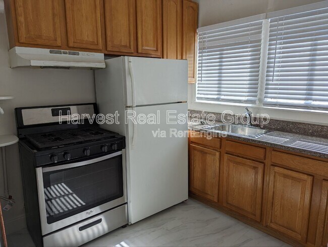 Building Photo - 1532 8th Ave