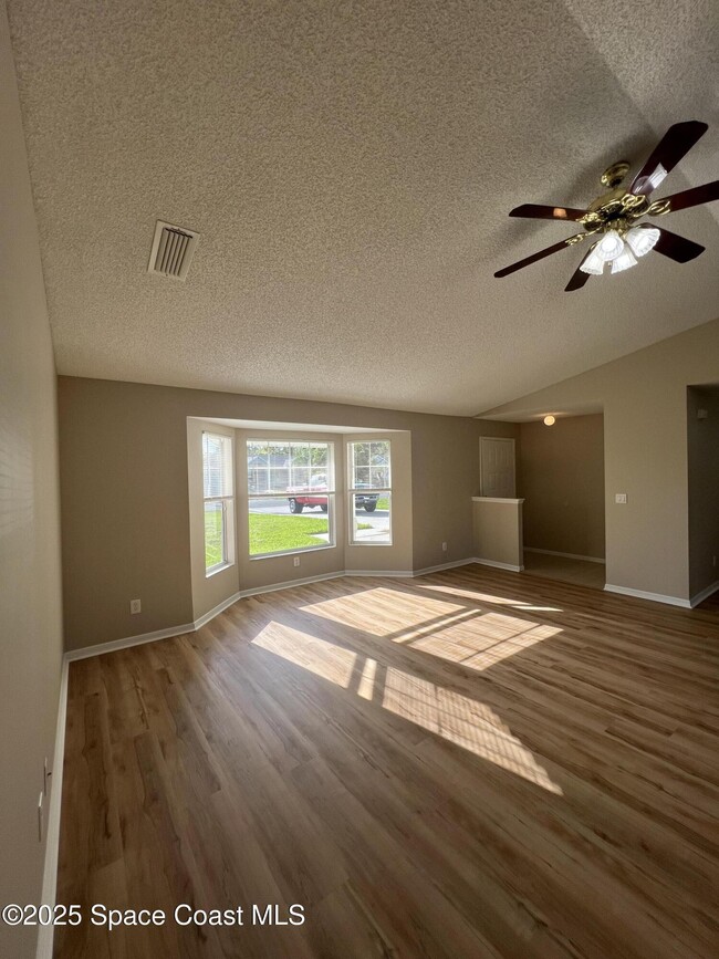 Building Photo - 6780 Bermuda Ave