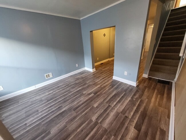 Building Photo - 3Br/1Ba Townhouse