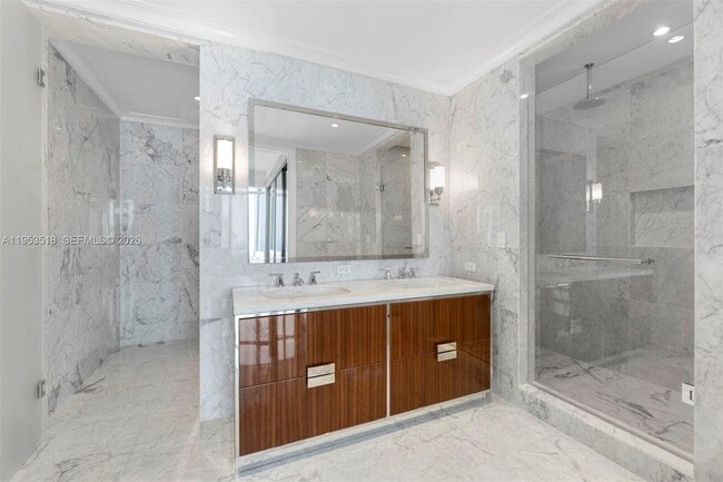 Building Photo - 15701 Collins Ave